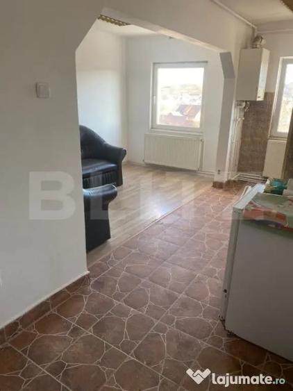 Apartament cu 3 camere semidecomandat în Central