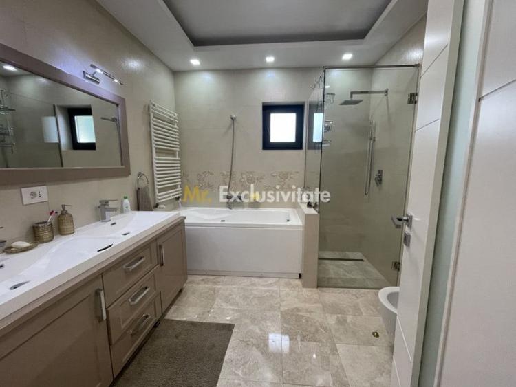 Casă cu 5 camere cu Teren 1042 Mp în Cornu