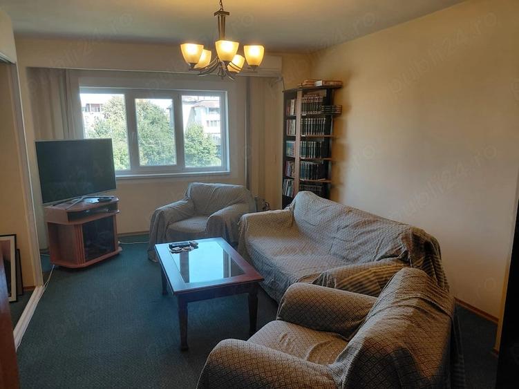 Apartament cu 3 camere semidecomandat în Valu lui Traian