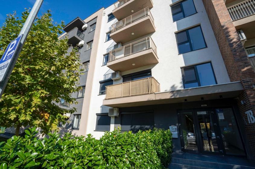 Apartament cu 3 camere decomandat, mobilat în Central