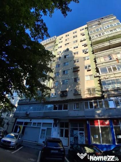 Apartament cu 3 camere semidecomandat în Gorjului