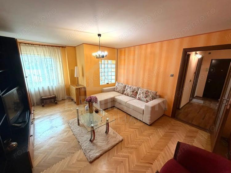 Apartament cu 4 camere decomandat în Central