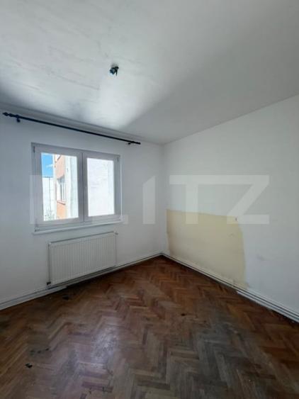 Apartament cu 3 camere semidecomandat în Central