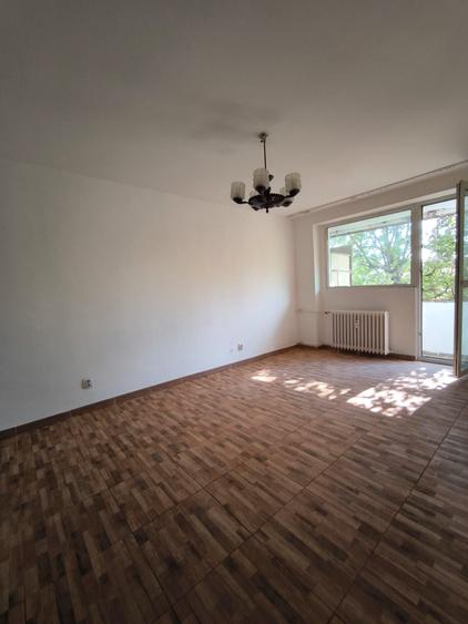 Apartament cu 3 camere decomandat în Valea Oltului