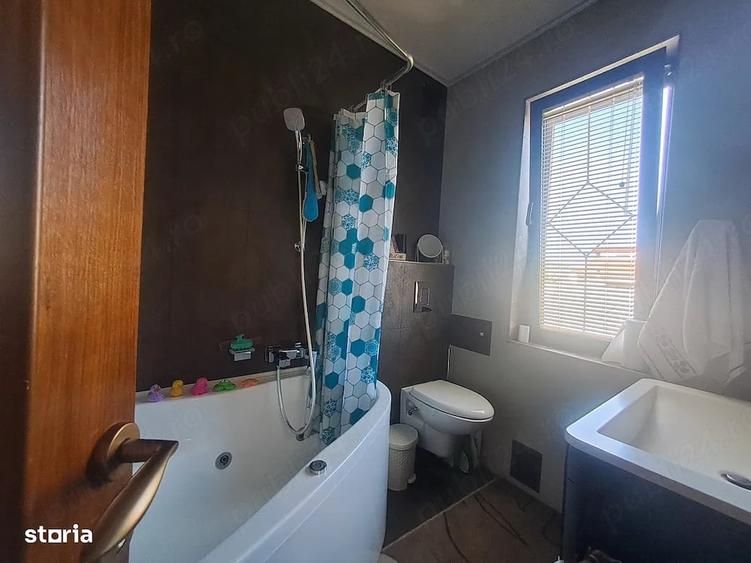 Casă cu 7 camere cu Teren 766 Mp în Central