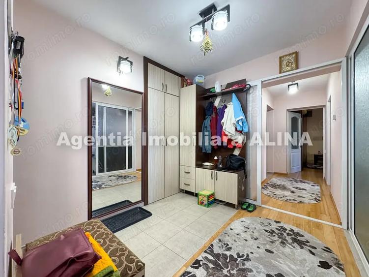 Apartament cu 3 camere decomandat în Astoria