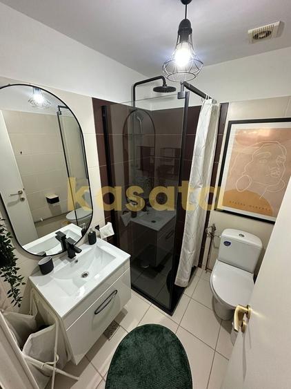 Apartament cu 3 camere semidecomandat, mobilat în Ostratu