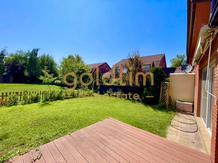 Duplex cu 6 camere cu Piscina în Iancu Nicolae