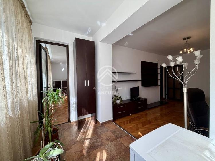 Apartament cu 3 camere în Plopilor