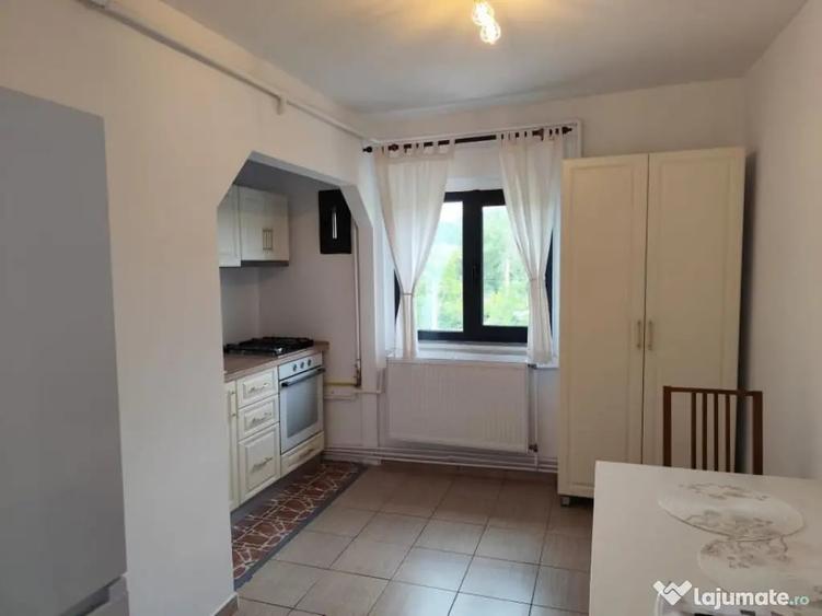 Apartament cu 2 camere decomandat în Poiana