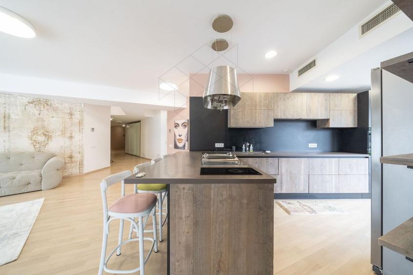 Apartament cu 6 camere decomandat, mobilat în Herăstrău
