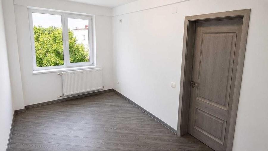 Apartament cu 3 camere semidecomandat în Cina