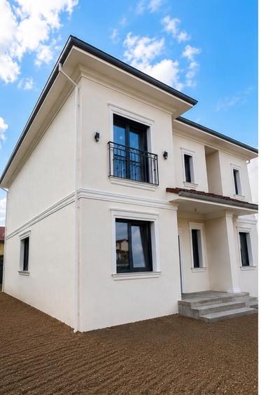 Casă cu 4 camere în Dumbrăvița