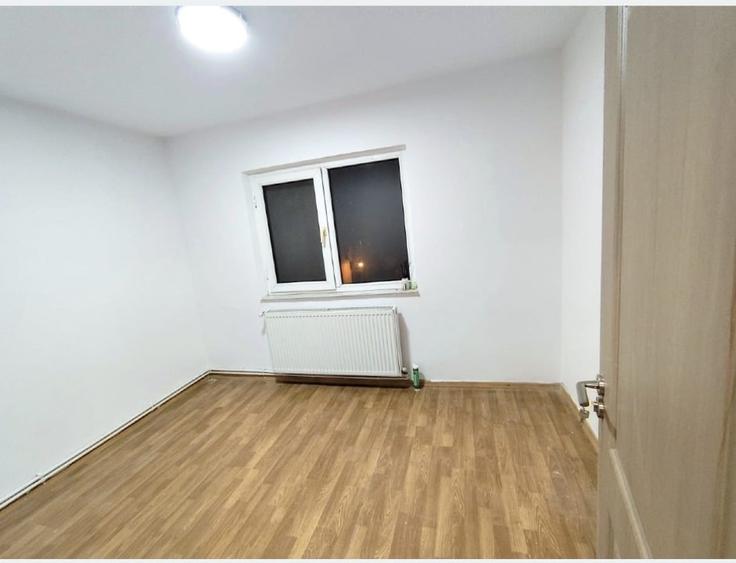 Apartament cu 3 camere decomandat, mobilat în Anda