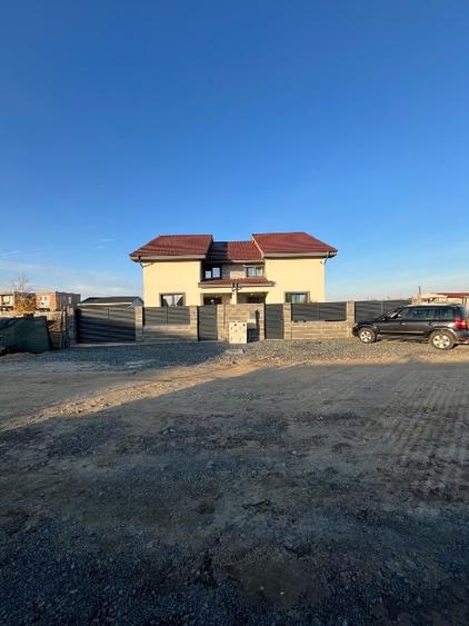Duplex cu 4 camere cu Canalizare în Moșnița Veche