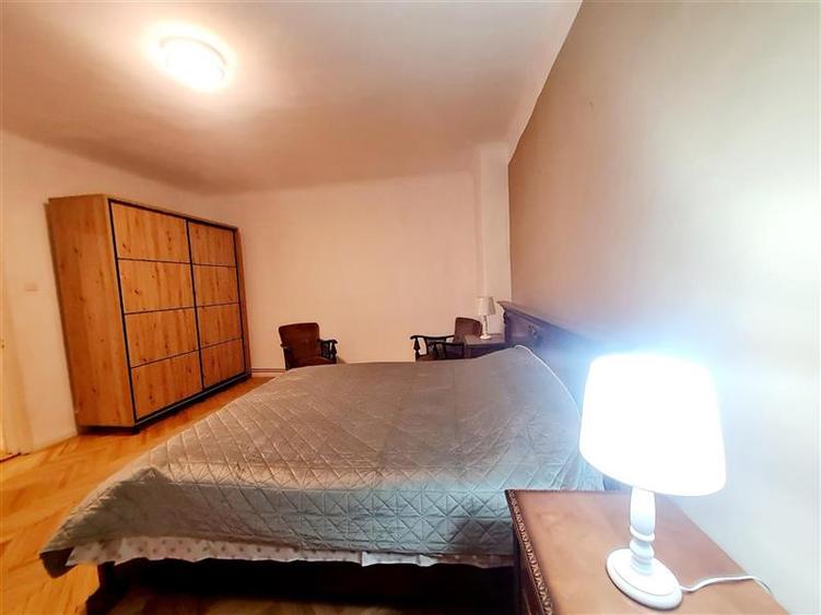 Apartament cu 3 camere decomandat în Centrul Istoric