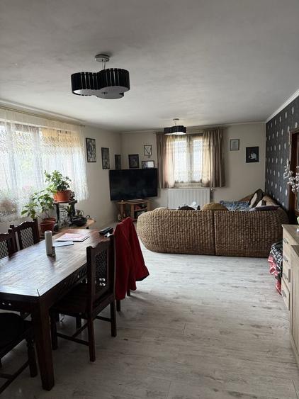 Casă cu 4 camere în Ipotești