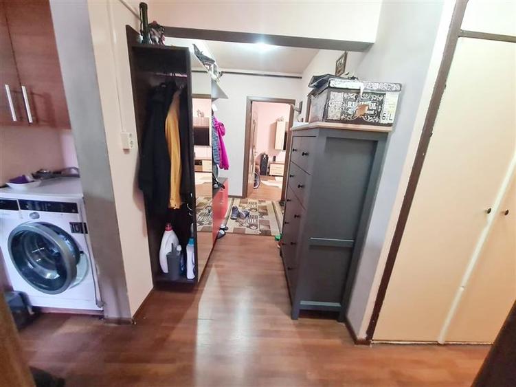 Apartament cu 4 camere decomandat, mobilat în Răcădău