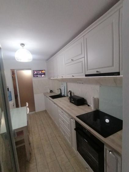 Apartament cu 3 camere decomandat în Valea Aurie