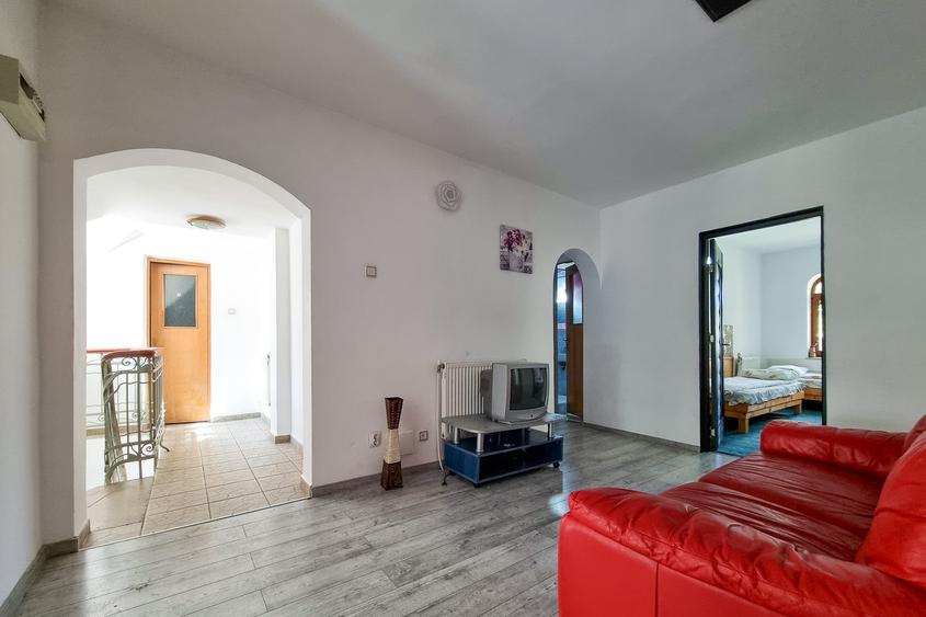 Casă cu 11 camere cu Canalizare în Predeal