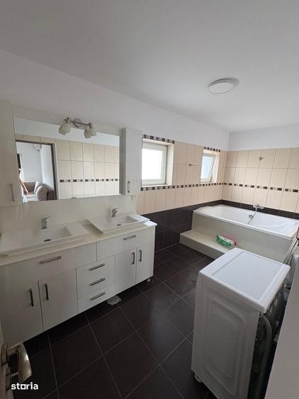Apartament cu 3 camere în Dumbrăvița