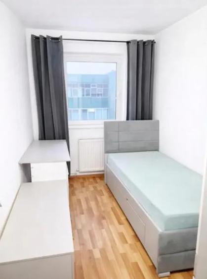 Apartament cu 3 camere decomandat în Astra