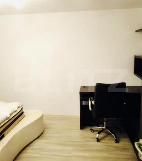 Apartament cu 4 camere semidecomandat, mobilat în Găești