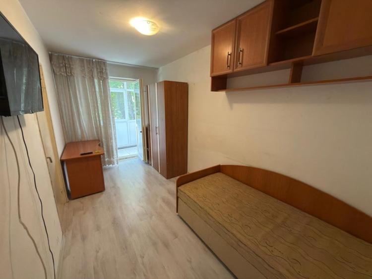 Apartament cu 2 camere semidecomandat, mobilat în Malu Roșu
