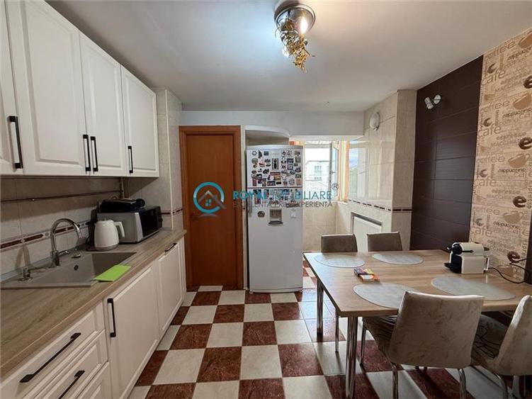 Apartament cu 4 camere decomandat în P-ța Mihai Viteazu