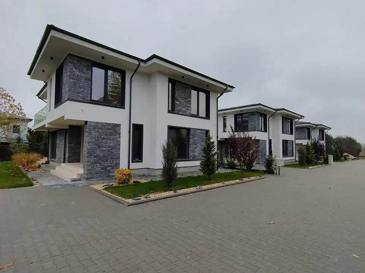 Casă cu 5 camere cu Canalizare în Corbeanca