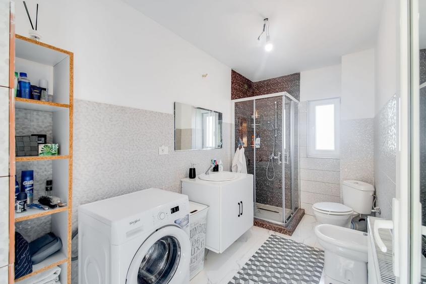 Casă individuală cu 5 camere cu Canalizare în Sud
