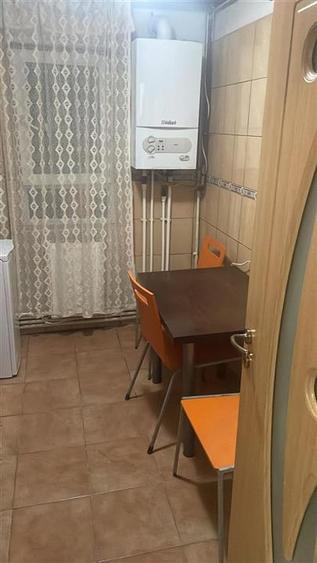 Apartament cu 2 camere nedecomandat, mobilat în Podu Roș