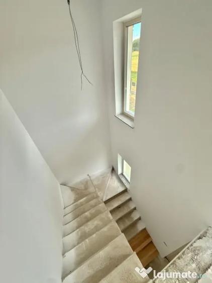 Casă cu 5 camere cu Teren 480 Mp în Horodnic