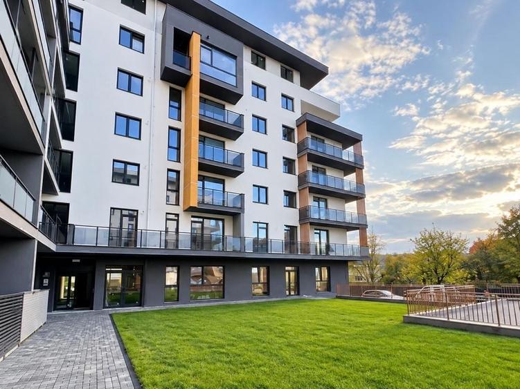 Apartament cu 3 camere decomandat în Calea Moldovei