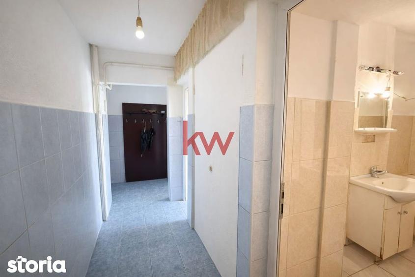 Apartament cu 3 camere semidecomandat în Alexandru cel Bun