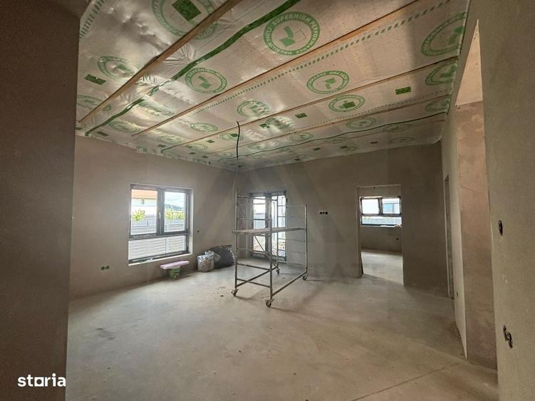 Casă cu 4 camere în Cristian