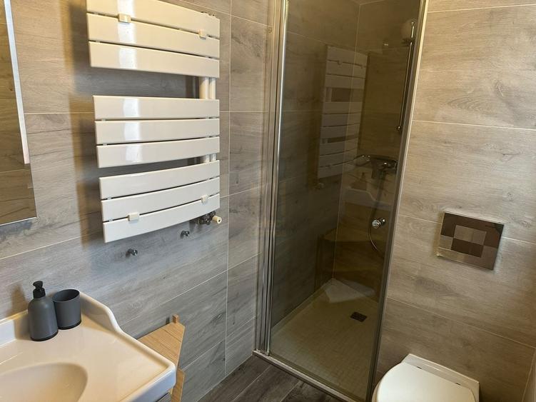 Apartament cu 4 camere decomandat, mobilat în Cotroceni