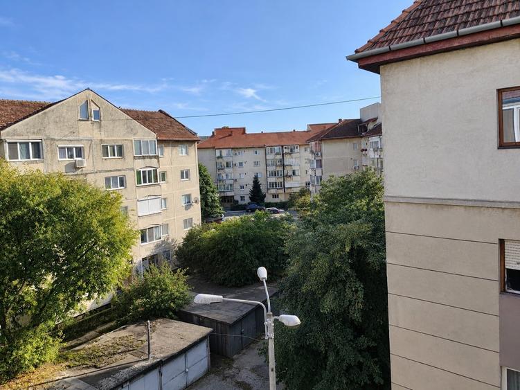 Apartament cu 4 camere decomandat, mobilat în Fabric