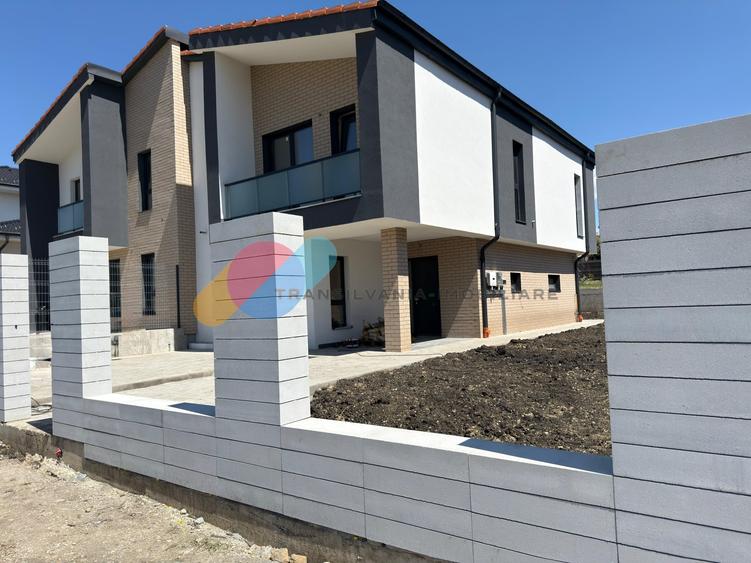 Duplex cu 4 camere cu Canalizare în Chinteni