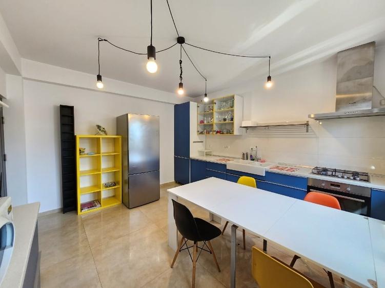 Duplex cu 5 camere cu Canalizare în Dobroești
