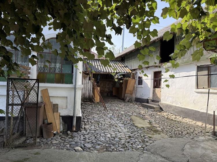 Casă cu 4 camere în Valea Siliștii