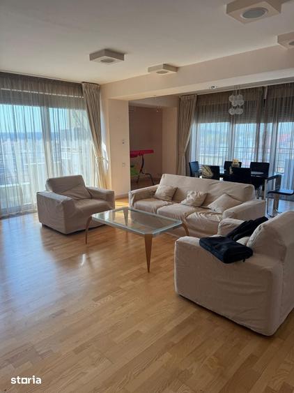 Apartament cu 4 camere în Grivița