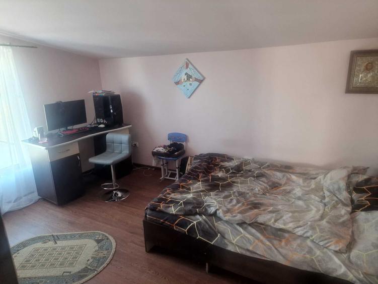 Casă cu 4 camere în Cazasu