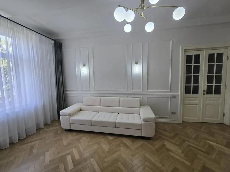 Apartament cu 3 camere semidecomandat în Plevnei