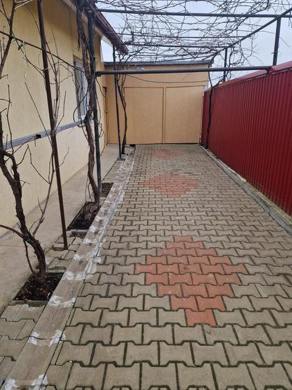 Casă cu 4 camere cu Teren 1000 Mp în Cucorăni