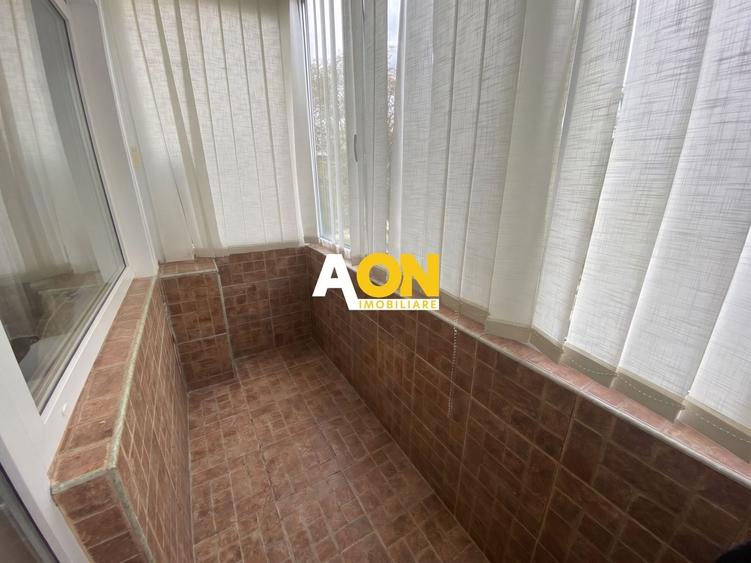 Apartament cu 2 camere semidecomandat, mobilat în Cetate
