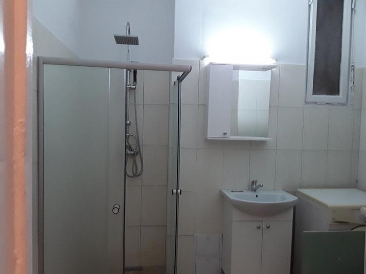 Apartament cu 2 camere semidecomandat, mobilat în Universitate