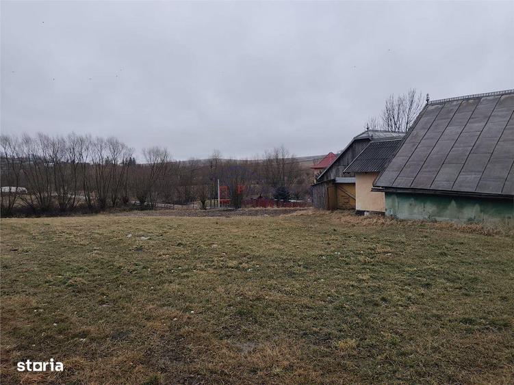 Teren de 2400 mp, în Moara