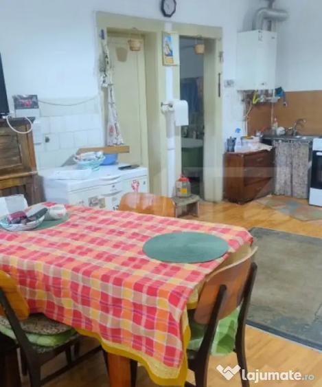 Casă cu 4 camere cu Teren 7729 Mp în Central