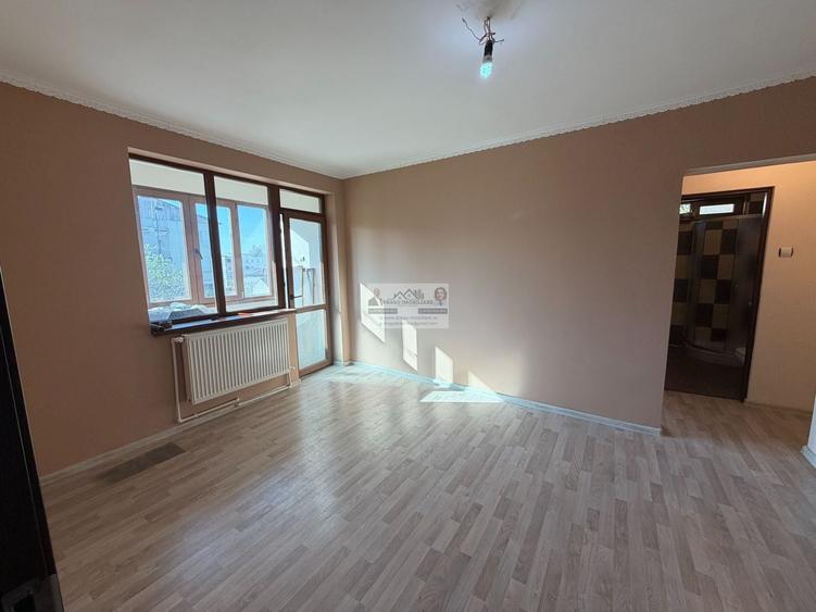 Apartament cu 2 camere semidecomandat în Sud